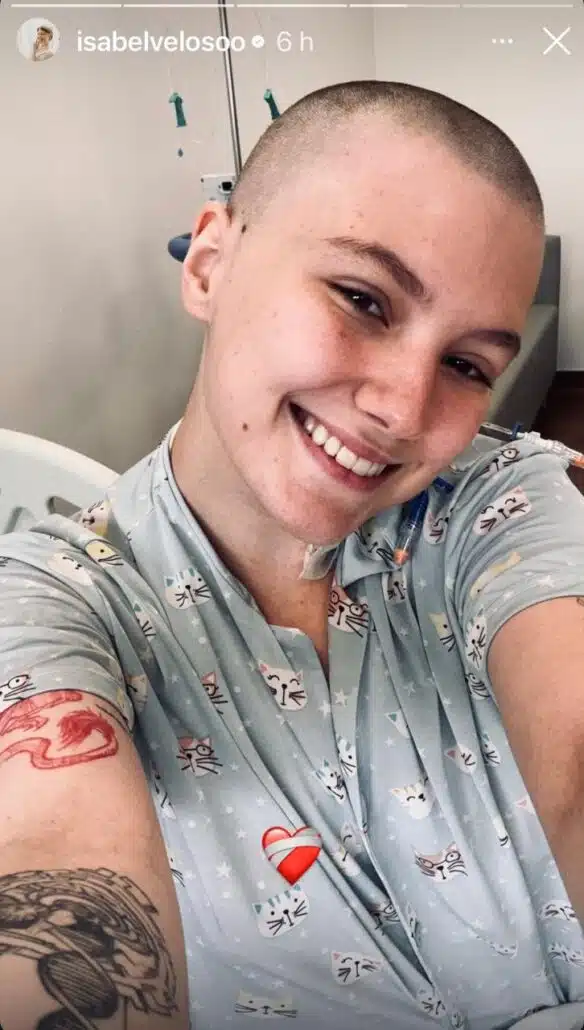 Isabel Veloso raspa os cabelos pela 6ª vez e desabafa