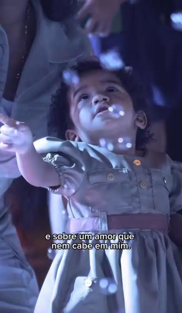 Iza mostrou a filha se divertindo em sua festa de 1 ano