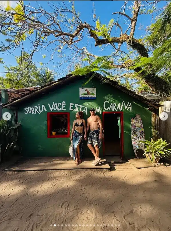 José Loreto posa com sua nova namorada e encanta