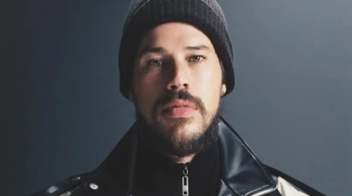 José Loreto posa com a filha e revela nova namorada