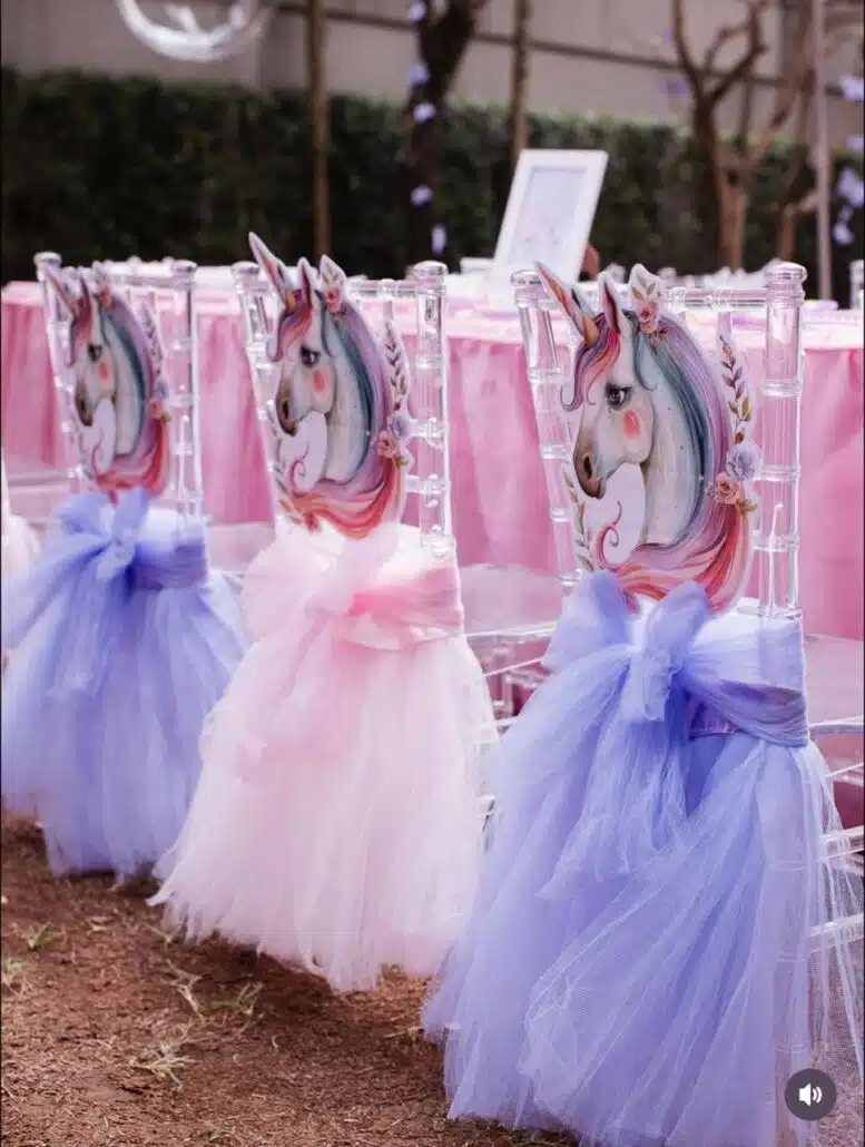 Os amigos de Esther, filha de Carol e Kaká, ficaram em uma linda mesa