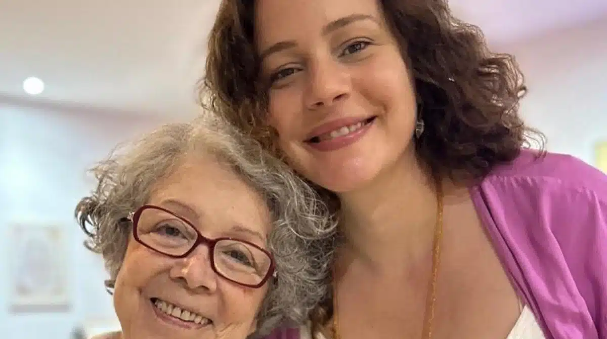 Leandra Leal mostra estreia da filha no cinema junto com a avó famosa