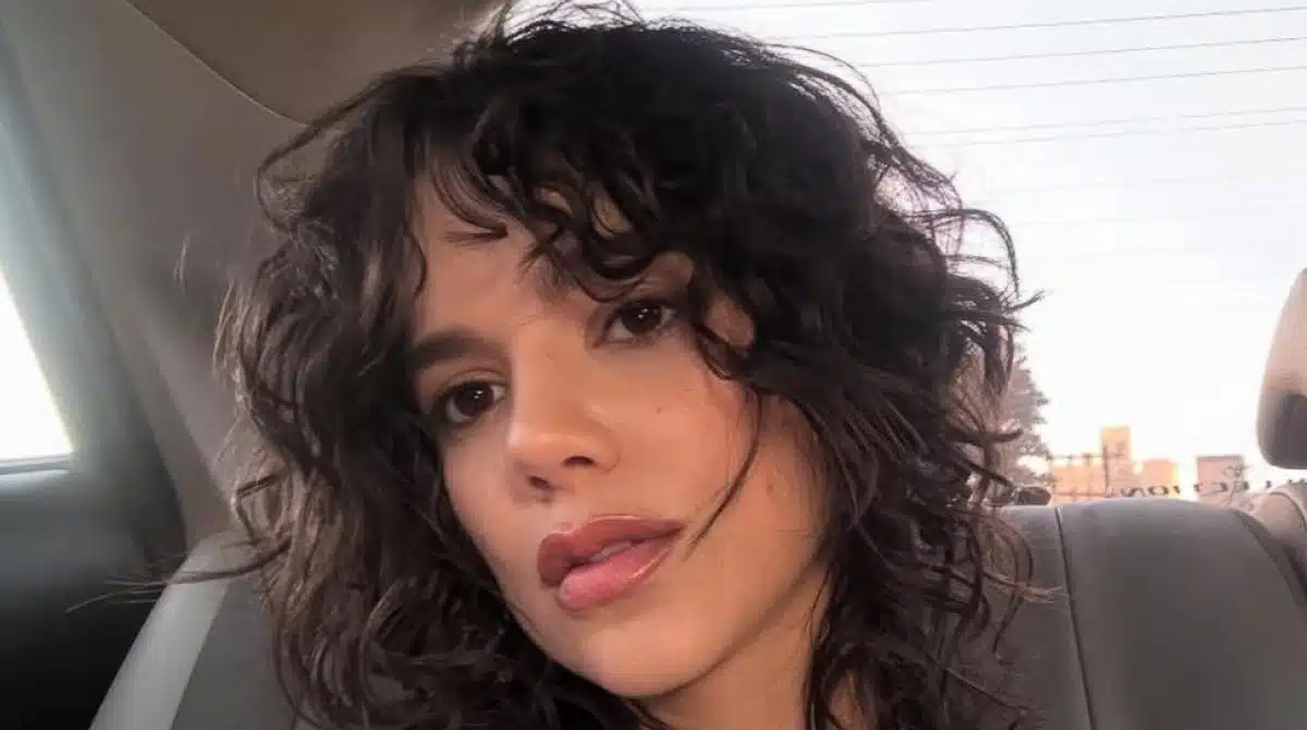 Manu Gavassi posa em passeio ao ar livre com a bebê e faz reflexão sobre maternidade