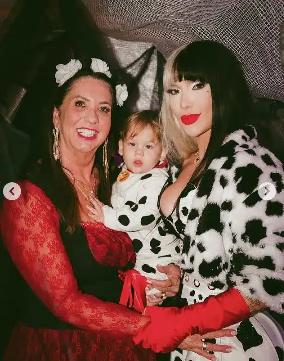 Virgínia Fonseca junto com sua mãe e o filho