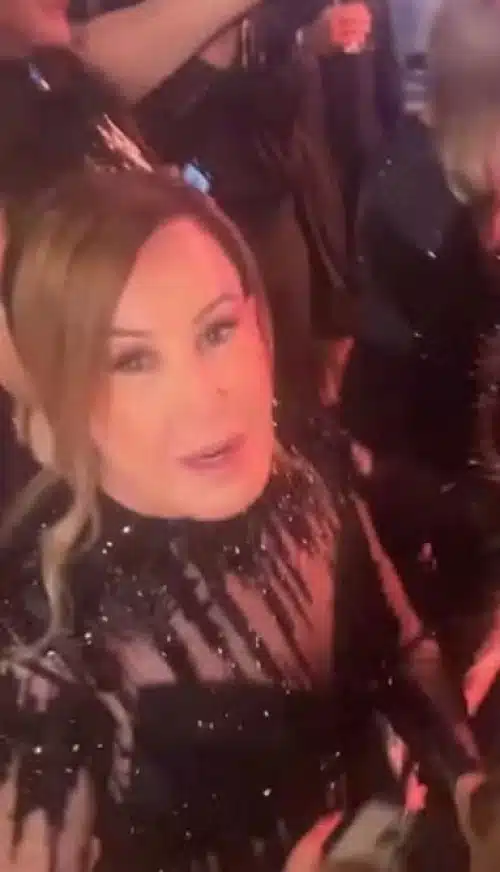 Zilu surge em show do ex-marido, Zezé, e surpreende