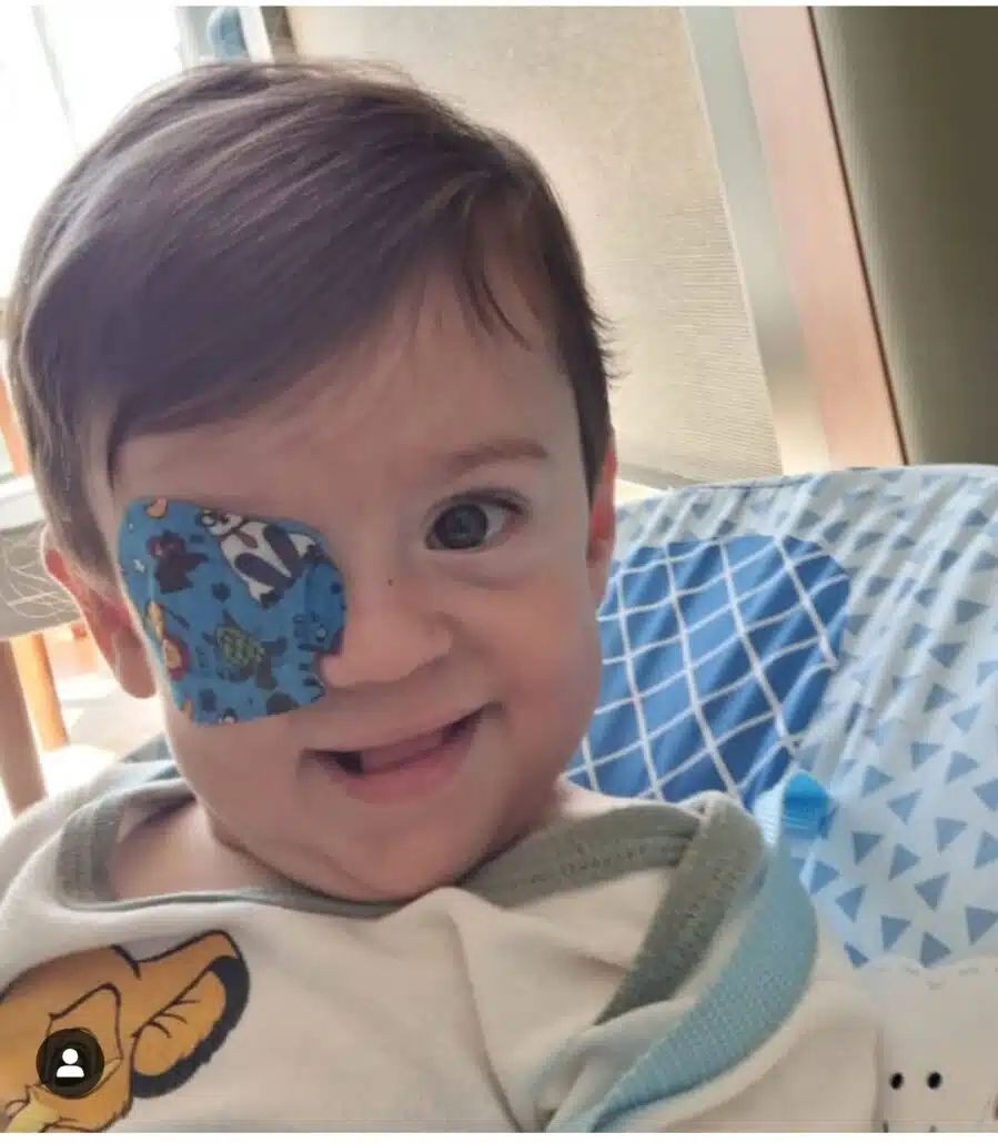 Filho de Nadja Haddad surge com tampão nos olhos e surpreende