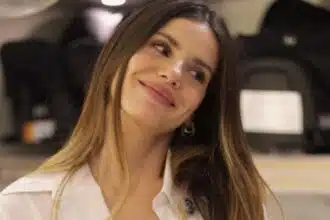 Camila Queiroz faz compras pro enxoval da filha