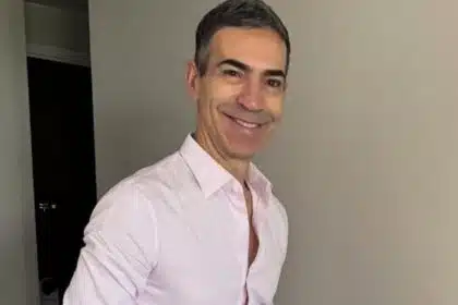 César Tralli posa com a família reunida, após dias distantes