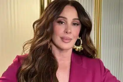 Claudia Raia mostra o filho com fantasia diferente