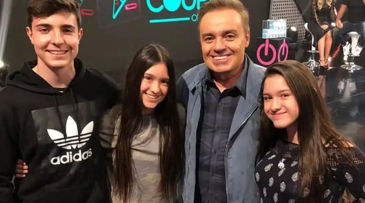 Primogênito de Gugu relembra fotos da família reunida