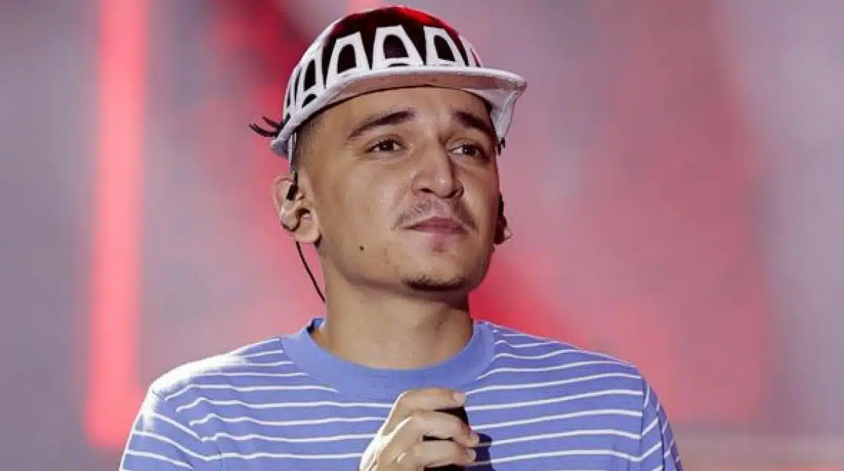 João Gomes mostra ensaio de fotos do recém-nascido com tema diferente