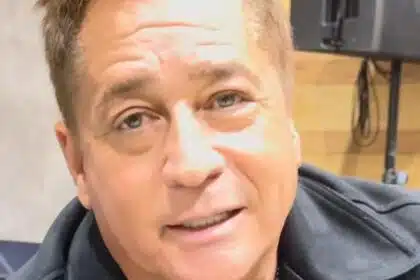 Leonardo surge com 3 de seus netos na fazenda e recebe críticas