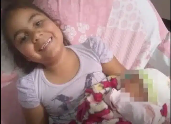 Mãe da menina Rafaela Marinho Souza falou