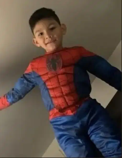 Família do menino Lionel Ramirez Cervantes exibiu esta foto