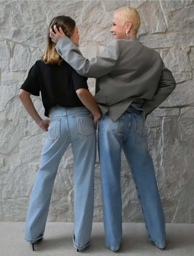 Xuxa exibe peças da marca da filha, Sasha