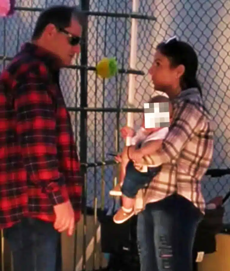 Suzane Von Richthofen com seu filho e o seu marido