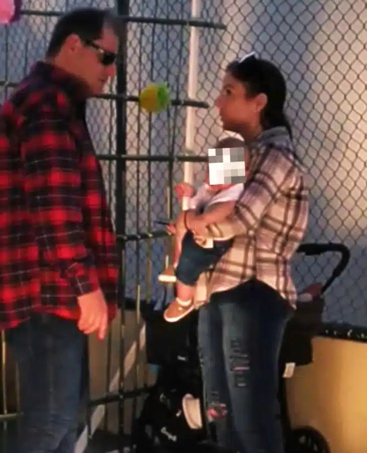 Suzane Von Richthofen com seu filho e seu marido