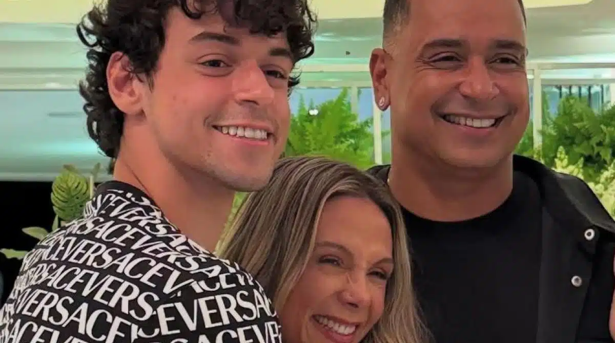 Filho de Carla e Xanddy estreia com vitória em competição de fisiculturismo, nos EUA