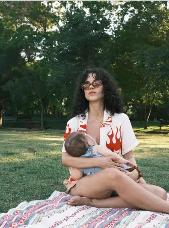 Manu Gavassi surpreende ao surgir com bebê e rara foto e impressiona