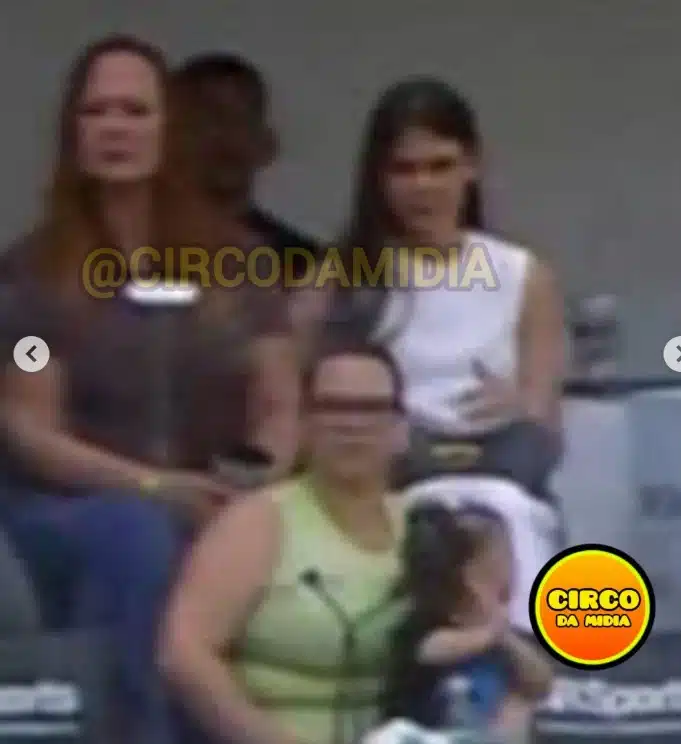 Amanda Kimberlly assistindo Bruna e Neymar da arquibancada