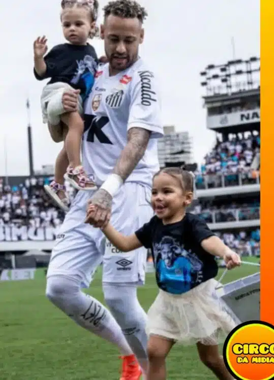 Neymar com as filhas com Bruna Biancardi e Amanda Kimberlly