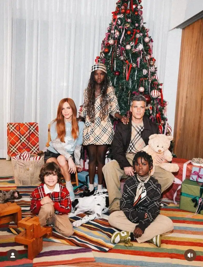 Gio e Bruno Gagliasso fazem ensaio de Natal com os filhos