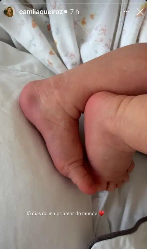 Clara, recém-nascida de Camila Queiroz e Klebber, completou 15 dias de vida