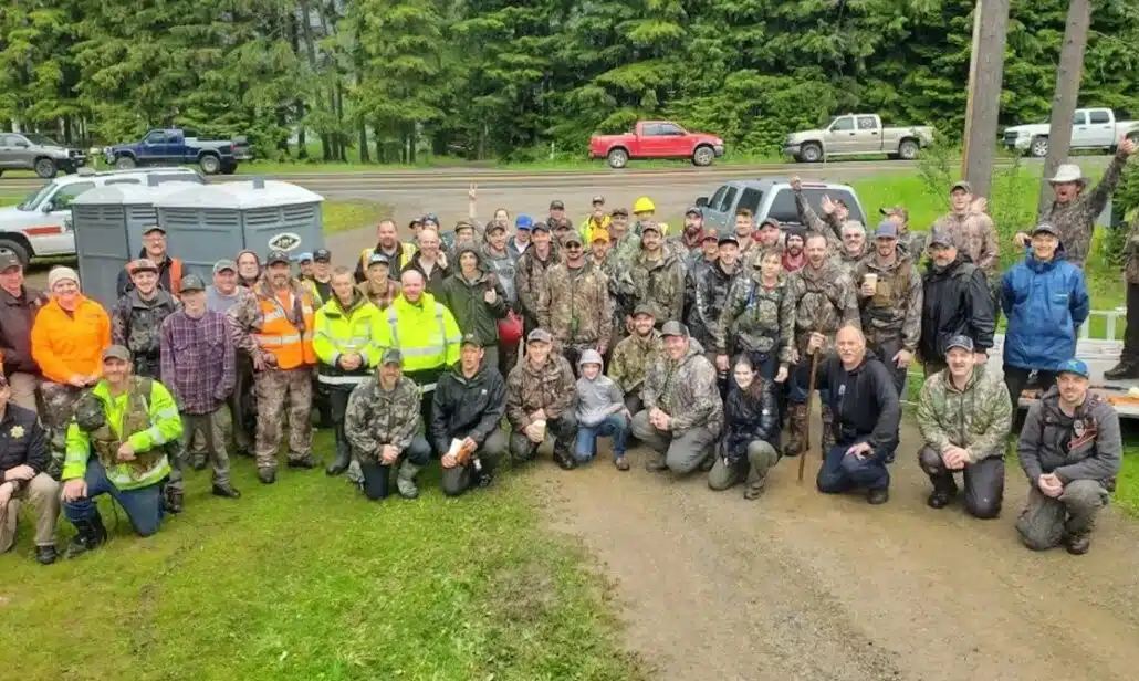 Equipe que realizou as buscas pela criança de três anos