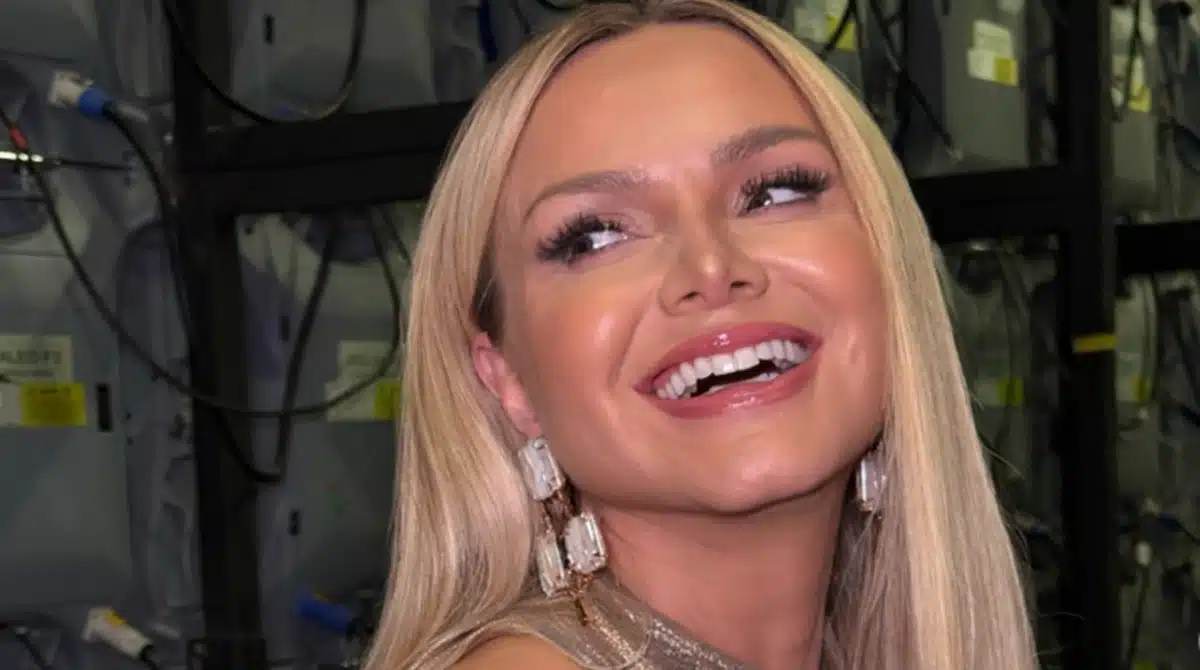 Eliana exibe passeio em passeio família e impressiona