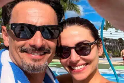 Esposa de Rodrigo Santoro viaja com a caçula sem ele e surpreende