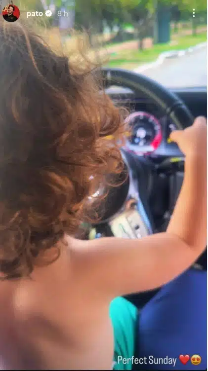 Alexandre Pato mostra seu filho de um ano dirigindo seu carro e surpreende