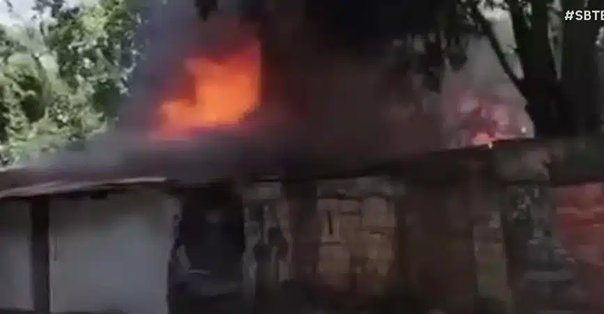 Além da família, incêndio também afetou 20 casas no local