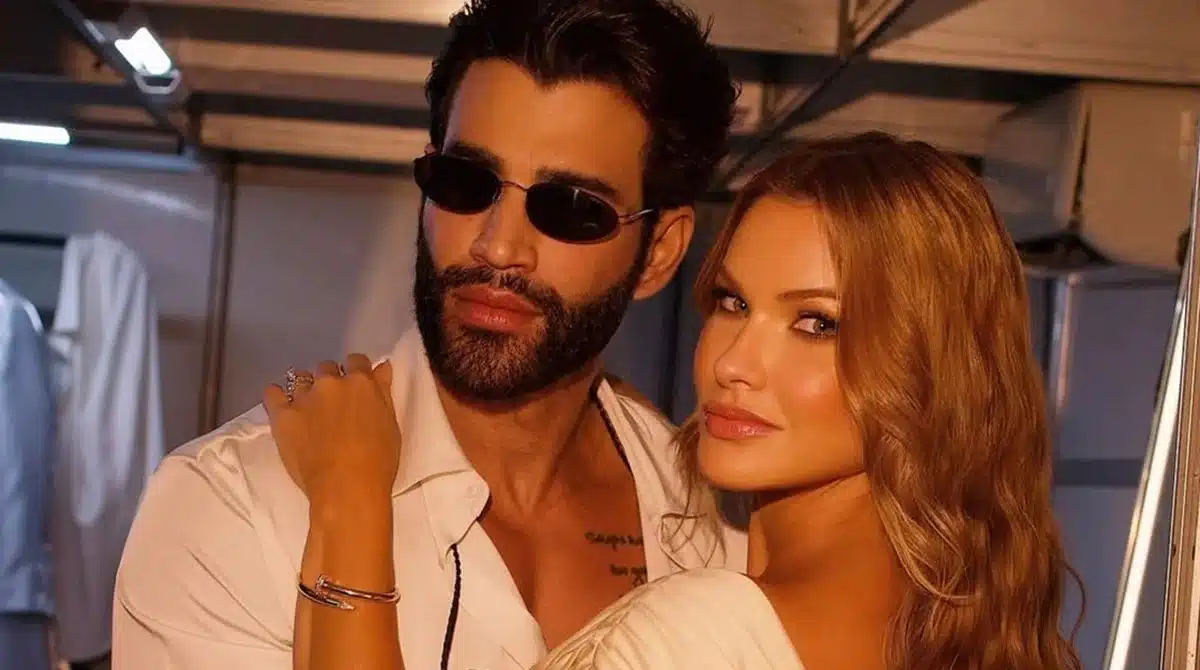 Gusttavo Lima e Andressa posam com novos bebês da família e encantam