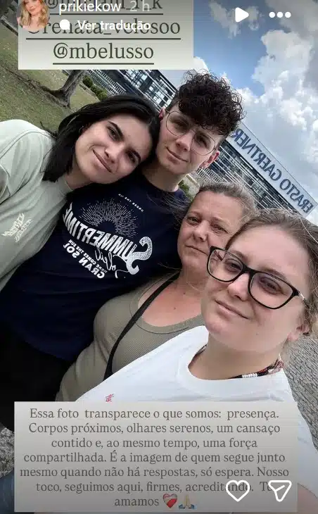 Mãe e irmã de Isabel Veloso no local onde ela está internada