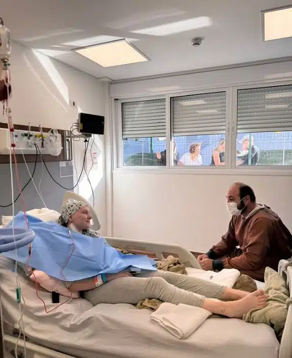 Isabel Veloso junto com o pai Joelson