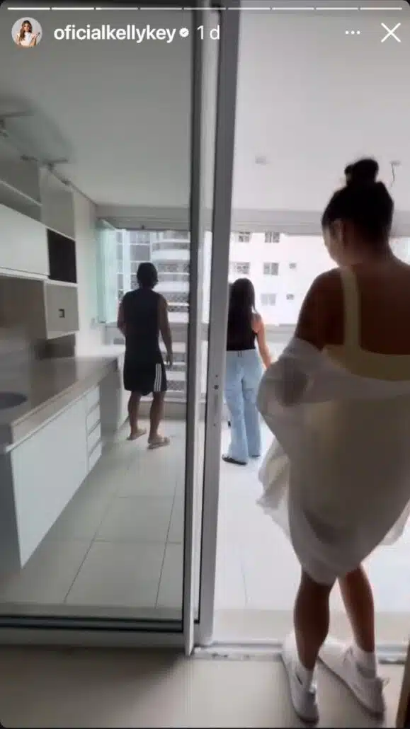 Kelly Key fez um tour pelo apartamento da filha
