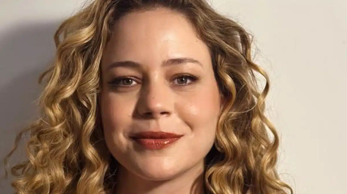 Leandra Leal mostra seu recém-nascido em linda foto com a avó famosa