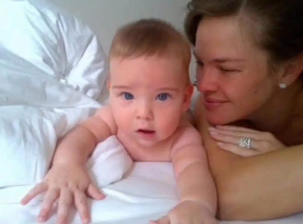 Leticia Birkheuer em foto com o filho ainda pequeno