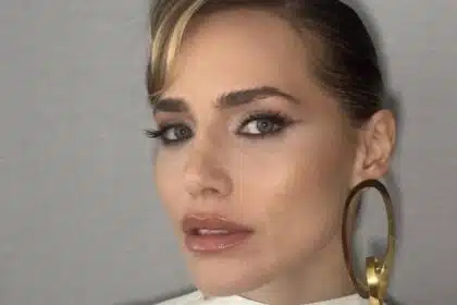 Letícia Colin posa em viagem com o filho e revela reconciliação com ex
