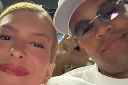 Lore e Léo Santana mostram apresentaçao da filha