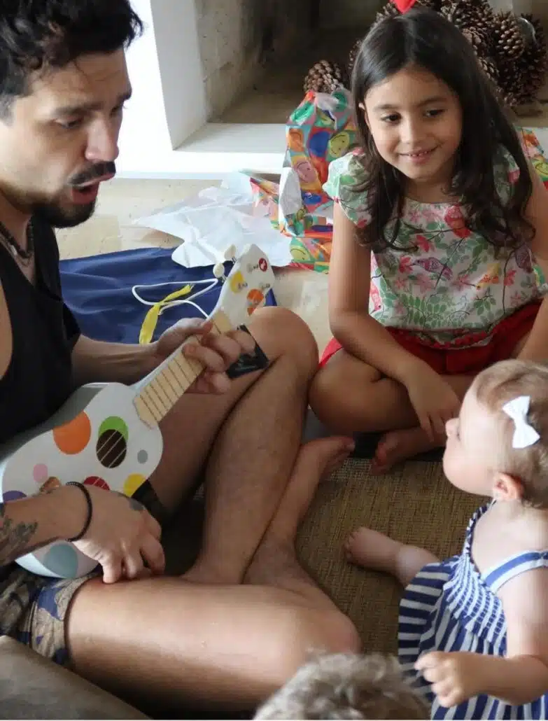 Luan Santana mostrou o rostinho da bebê e surpreendeu