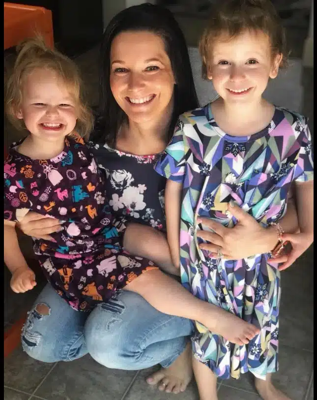 A mãe Shanann com as filhas meses antes