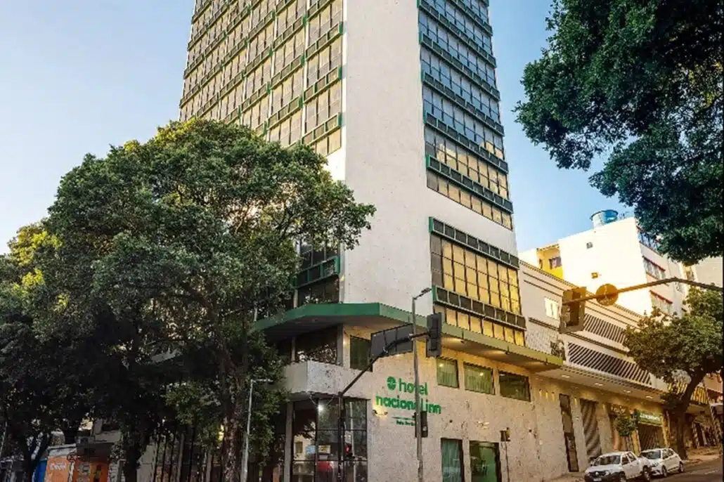 Hotel de onde mãe e filha caíram