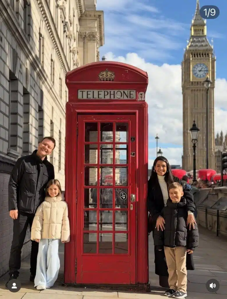 Michel Teló e Thais Fersoza posam com filhos em Londres
