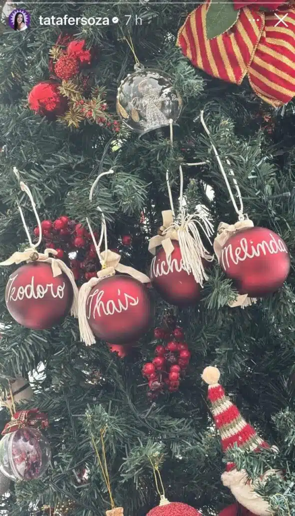 A árvore de Natal personalizada da família de Michel Teló e Thais