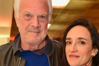 Pedro Bial e Maria Prata mostram árvore de Natal enfeitada pelas filhas