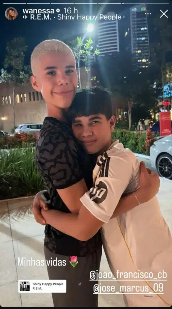 José, primogênito de Wanessa Camargo, posa com irmão e mostra novo visual