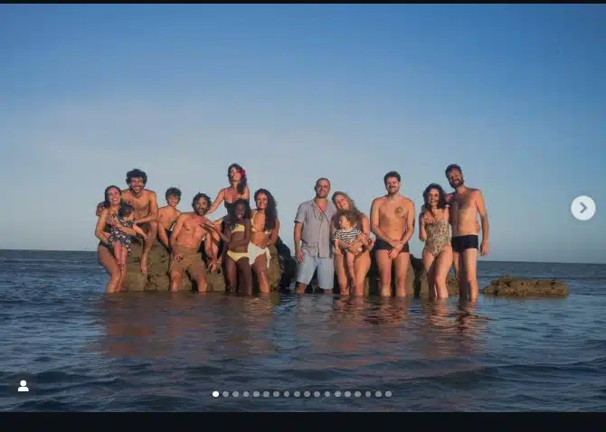 Leandra Leal surge com Bianca Bin e amigos em praia na Bahia e revela rosto do filho e impressiona