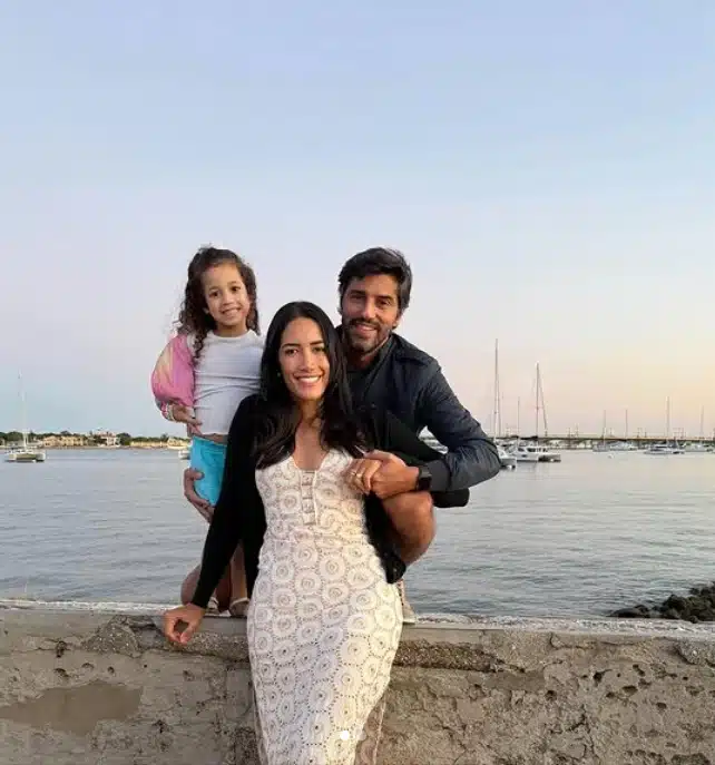 Alberto Cowboy ao lado da esposa e da enteada