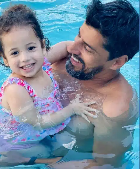 Alberto Cowboy ao lado da enteada